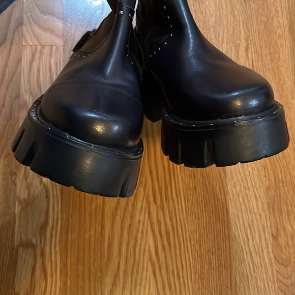 Free People Ludlow Studded Moto Boot Size 39 or 9 NWT - Picture 12 of 15